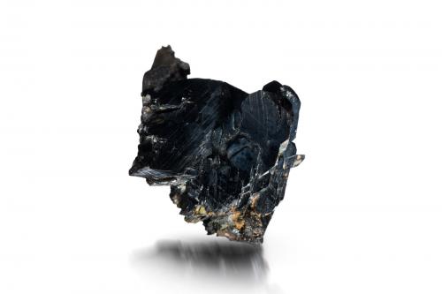 Schneiderhöhnite<br />Tsumeb Mine, Tsumeb, Otjikoto Region, Namibia<br />2.5 x 2 x 2 cm / main crystal: 2.3 cm<br /> (Author: MIM Museum)