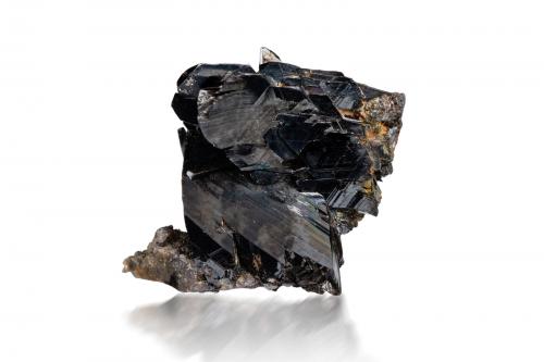 Schneiderhöhnite<br />Mina Tsumeb, Tsumeb, Región Otjikoto, Namibia<br />2.5 x 2 x 2 cm / main crystal: 2.3 cm<br /> (Author: MIM Museum)