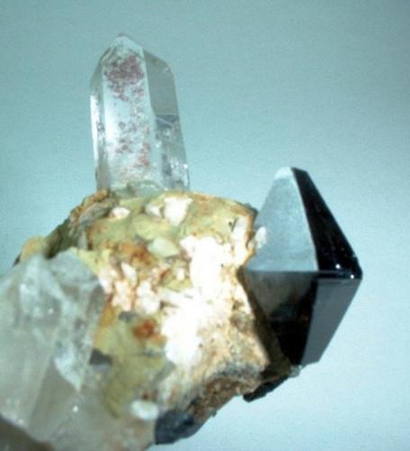 Anatase, quartz
Zard Mts., Raskoh Mts., Balochistan, Pakistan
43 mm x 35 mm (Author: Carles Millan)