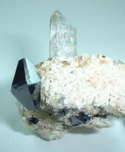 Anatase, quartz
Zard Mts., Raskoh Mts., Balochistan, Pakistan
43 mm x 35 mm (Author: Carles Millan)
