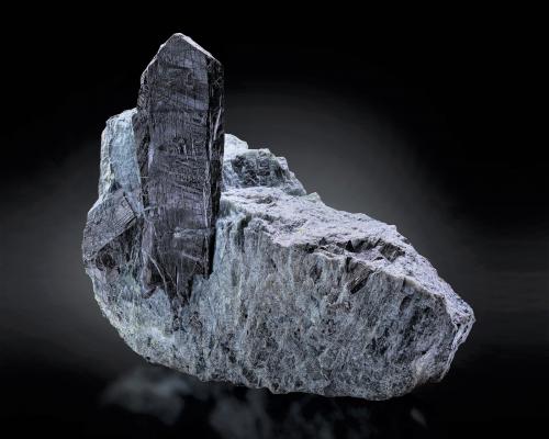 Baddeleyite<br />Mina Palabora, Loolekop, Phalaborwa, Provincia Limpopo, Sudáfrica<br />15 x 9.5 x 13.5 cm / main crystal: 10.5 cm<br /> (Author: MIM Museum)