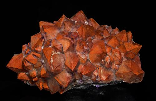 Quartz (variety amethyst), Hematite<br />Distrito Thunder Bay, Ontario, Canadá<br />16.7 x 10.2 cm<br /> (Author: am mizunaka)