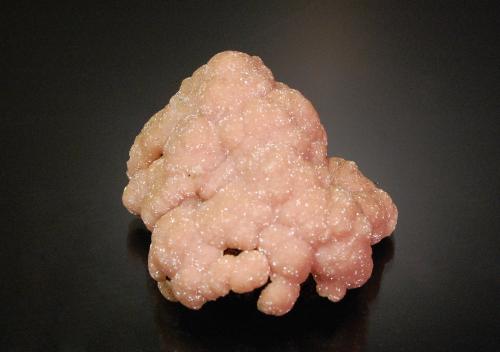 Rhodochrosite<br />Potosí Mine, Santo Domingo (Francisco Portillo), Santa Eulalia District, Municipio Aquiles Serdán, Chihuahua, Mexico<br />4.0 x 3.9 x 2.6 cm<br /> (Author: Michael Shaw)