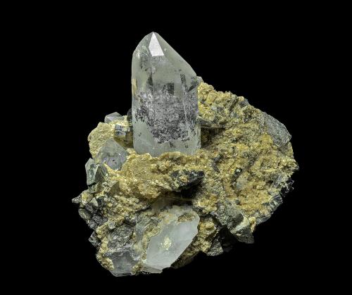 Quartz, Siderite, Arsenopyrite, Pyrite<br />Minas da Panasqueira, Aldeia de São Francisco de Assis, Covilhã, Castelo Branco, Cova da Beira, Centro, Portugal<br />8.9 x 6.7 cm<br /> (Author: am mizunaka)