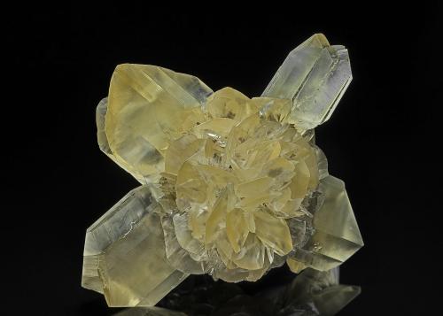 Gypsum<br />Red River floodway, Winnipeg, Winnipeg Capital Region, Manitoba, Canada<br />8.6 x 7.7 cm<br /> (Author: am mizunaka)