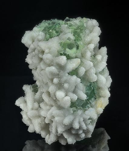 Fluorite and Quartz after Calcite<br />Xiefang Mine, Ruijin, Ganzhou Prefecture, Jiangxi Province, China<br />12.0 x 8.2 cm<br /> (Author: am mizunaka)