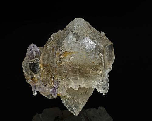 Quartz (variety smoky quartz), Quartz (variety amethyst)<br />Rist Mine, Hiddenite, Alexander County, North Carolina, USA<br />5.0 x 5.4 cm<br /> (Author: am mizunaka)