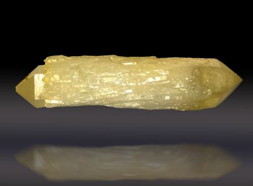 Quartz<br />Serrabal Mine, A Ponte Ulla-Santa Cruz de Ribadulla-San Pedro de Vilanova-Boqueixón-Codeso, Vedra/Boqueixón, Comarca Santiago, La Coruña / A Coruña, Galicia / Galiza, Spain<br />103 mm x 26 mm x 25 mm<br /> (Author: Firmo Espinar)