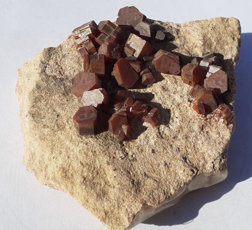 Vanadinite<br />ACF Mine, Mibladen mining district, Mibladen, Midelt, Midelt Province, Drâa-Tafilalet Region, Morocco<br />7,5 x 6 cm<br /> (Author: Volkmar Stingl)