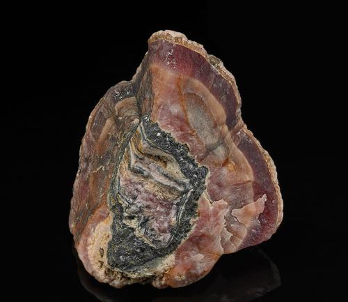 Rhodochrosite<br />Inakuraishi Mine, Furubira, Shakotan Peninsula, Shiribeshi Subprefecture, Hokkaidō, Japan<br />8.0 x 7.2 cm<br /> (Author: am mizunaka)