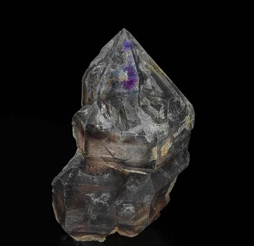 Quartz (variety smoky quartz)<br />Andilamela District, Alaotra-Mangoro Region, Toamasina Province, Madagascar<br />7.8 x 4.8 cm<br /> (Author: am mizunaka)
