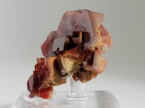 Vanadinite<br />Mibladen (Mibladen mining district), Midelt, Midelt Province, Drâa-Tafilalet Region, Morocco<br />3.0 x 3.3 x 3.5 cm<br /> (Author: Casimir Sarisky)