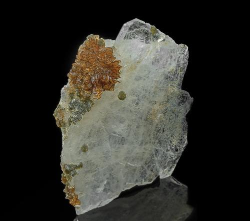 Eosphorite, Quartz, Zanazziite<br />Ilha claim, Taquaral, Itinga, Jequitinhonha, Minas Gerais, Brazil<br />6.9 x 5.1 x 1.6 cm<br /> (Author: am mizunaka)