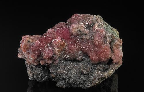 Rhodochrosite<br />Mina Potosí, nivel 10, Santo Domingo (Francisco Portillo), Distrito Santa Eulalia, Municipio Aquiles Serdán, Chihuahua, México<br />9.2 x 6.6 cm<br /> (Author: am mizunaka)