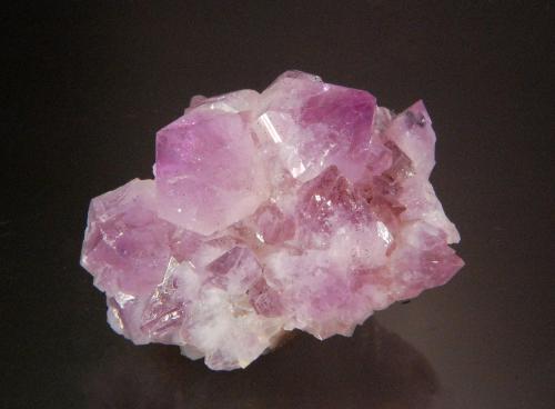 Quartz (variety amethyst)<br />La Manche, Bahía de Placentia, Newfoundland (Isla), Newfoundland and Labrador, Canadá<br />6.0 x 4.5 x 4.0 cm<br /> (Author: Michael Shaw)