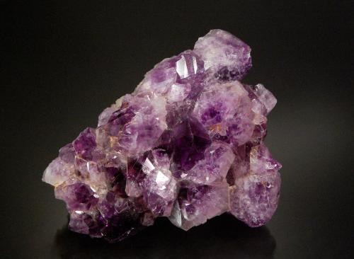 Quartz (variety amethyst)<br />La Manche, Bahía de Placentia, Newfoundland (Isla), Newfoundland and Labrador, Canadá<br />8.3 x 6.5 x 5.0 cm<br /> (Author: Michael Shaw)