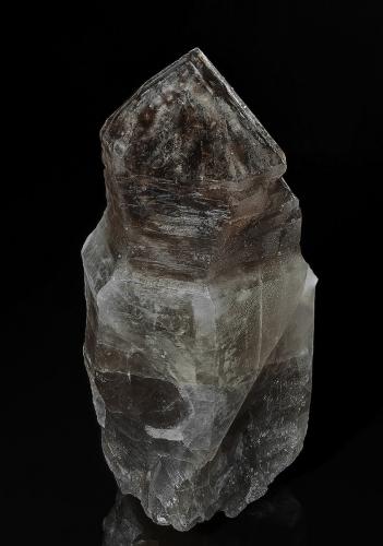 Quartz (variety smoky quartz)<br />Oban River, Oban, Clarke County, New South Wales, Australia<br />11.4 x 5.4 cm<br /> (Author: am mizunaka)