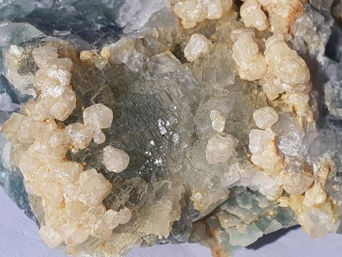 Dolomite on Fluorite<br />Yongping Mine, Yongping, Yanshan, Shangrao Prefecture, Jiangxi Province, China<br />FoV ca. 1,5 x 2 cm<br /> (Author: Volkmar Stingl)