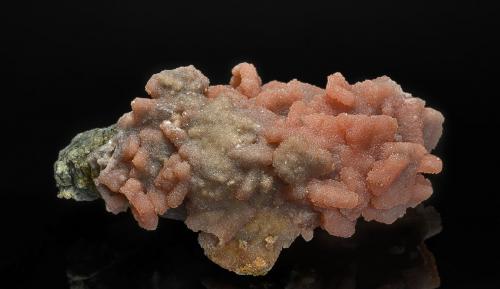 Rhodochrosite<br />Mina Oppu, Nishimeya-mura, Distrito Nakatsugaru, Prefectura Aomori, Región Tohoku, Isla Honshu, Japón<br />7.7 x 4.4 cm<br /> (Author: am mizunaka)