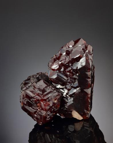 Grossular (variety hydrogrossulaire)<br />Rimpfischwäng Range, Findel Glacier area, Zermatt, Matt Valley, Zermatt - Saas Fee, Wallis (Valais), Switzerland<br />3 x 3.5 x 4 cm / main crystal: 3.7 cm<br /> (Author: MIM Museum)