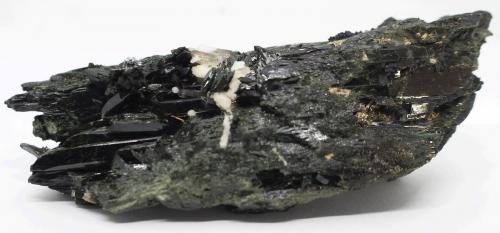 Aegirina<br />Mount Malosa (Northwest side), Zomba District, Malawi<br />9X3X3 cm<br /> (Autor: Luis Edmundo Sánchez Roja)