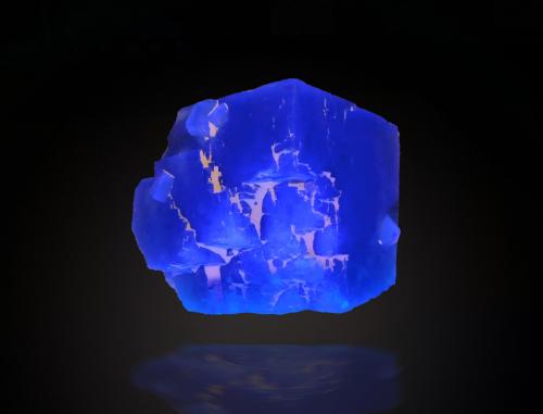 Fluorite<br />Mandrosonoro, Ambatofinandrahana District, Amoron'i Mania Region, Fianarantsoa Province, Madagascar<br />52 mm x 48 mm x 44 mm<br /> (Author: Firmo Espinar)