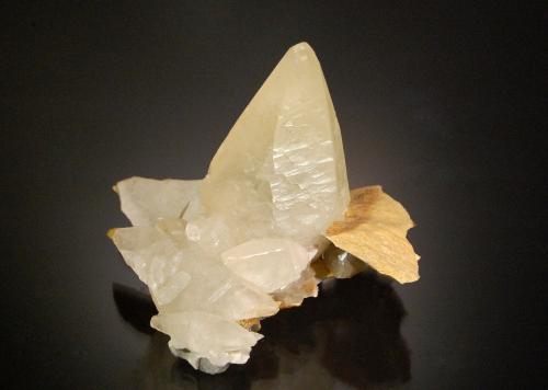 Calcite<br />Admiralty Mine, Picher Field, Picher, Tri-State District, Ottawa County, Oklahoma, USA<br />7.0 x 5.9 x 5.2 cm<br /> (Author: Michael Shaw)