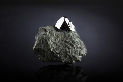 Sperrylite<br />Oktyabr'skoe deposit, Talnakh, Noril'sk, Putoran Plateau, Taimyr Peninsula, Taymyrskiy Autonomous Okrug, Krasnoyarsk Krai, Russia<br />5 x 2.5 x 5.5 cm / main crystal: 2.2 cm<br /> (Author: MIM Museum)