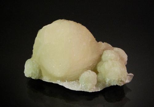 Gyrolite<br />Malad Quarry, Malad, Mumbai (Bombay), Mumbai District, Maharashtra, India<br />4.4 x 3.1 x 1.9 cm<br /> (Author: Michael Shaw)
