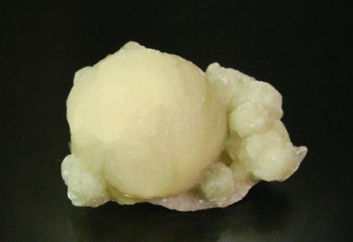 Gyrolite<br />Malad Quarry, Malad, Mumbai (Bombay), Mumbai District, Maharashtra, India<br />4.4 x 3.1 x 1.9 cm<br /> (Author: Michael Shaw)