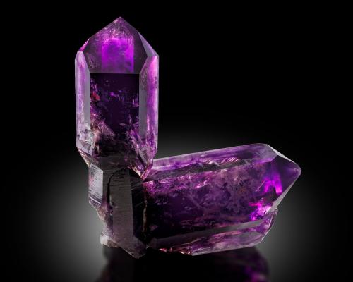 Quartz (variety amethyst)<br />Goboboseb Mountains, Brandberg area, Erongo Region, Namibia<br />27 x 9 x 18 cm / main crystal: 20.0 cm<br /> (Author: MIM Museum)