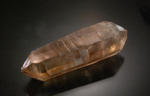 Quartz (variety smoky quartz)<br />Steinkopf, Distrito Namakwa (Namaqualand), Provincia Septentrional del Cabo, Sudáfrica<br />6.5 x 2.0 x 1.8 cm<br /> (Author: Michael Shaw)