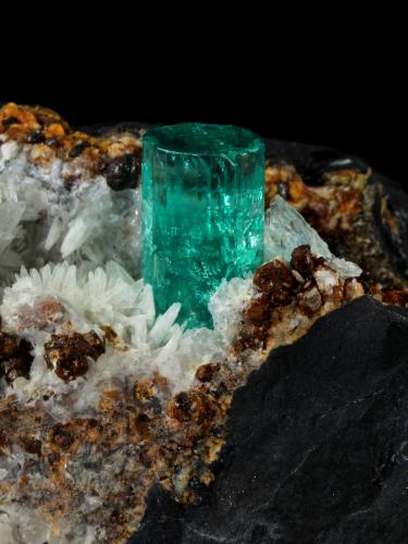 Beryl (variety emerald), Calcite, Pyrite, Goethite<br />Chivor Mining District, Camoyo Mine, Municipio Chivor, Eastern Emerald Belt, Boyacá Department, Colombia<br />77 x 65 x 42 mm, xl=14 x 8 mm<br /> (Author: Fiebre Verde)