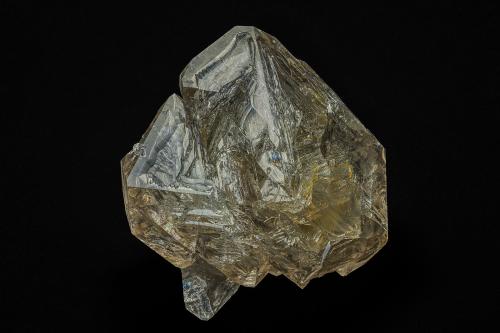 Quartz (variety smoky quartz)<br />Little Falls, Herkimer County, New York, USA<br />8.6 x 8.3 cm<br /> (Author: am mizunaka)