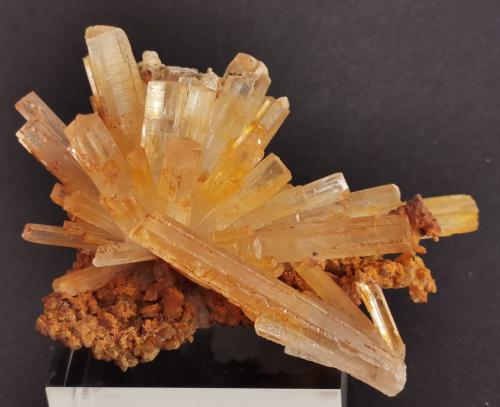 Aragonite<br />Mamsa, Sidi Ayad (Sidi Ayed), Boulemane Province, Fès-Meknès Region, Morocco<br />8 cm x 5 cm<br /> (Author: Enrique Llorens)