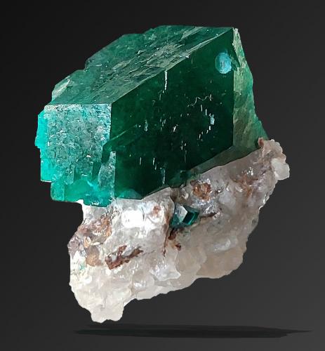 Dioptasa<br />Mina Tsumeb, Tsumeb, Región Otjikoto, Namibia<br />1,5 cm (cristal)<br /> (Autor: srm13151)