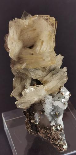 Baryte<br />Bou Nahas Mine, Oumjrane mining area, Alnif Commune, Tinghir Province, Drâa-Tafilalet Region, Morocco<br />5 cm x 8,5 cm<br /> (Author: Enrique Llorens)