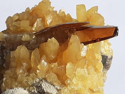 Baryte, Calcite<br />Elk Creek, Dalzell, Meade County, South Dakota, USA<br />6,5 x 6,5 cm<br /> (Author: Volkmar Stingl)
