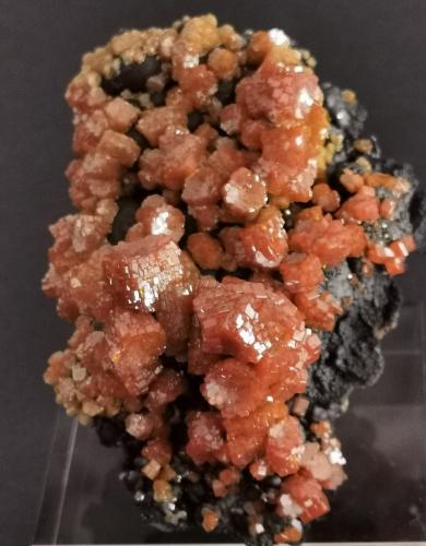 Vanadinite<br />Mibladen (Mibladen mining district), Midelt, Midelt Province, Drâa-Tafilalet Region, Morocco<br />5 cm x 7 cm<br /> (Author: Enrique Llorens)