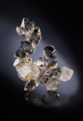 Quartz<br />Herkimer Diamond Mine, Middleville, Town of Newport, Herkimer County, New York, USA<br />12 x 6 x 18 cm / main crystal: 5.6 cm<br /> (Author: MIM Museum)
