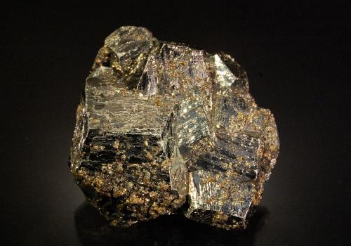 Pyrite<br />Mina Quiruvilca (Mina La Libertad), Distrito Quiruvilca, Provincia Santiago de Chuco, Departamento La Libertad, Perú<br />6.7 x 6.4 x 2.6 cm<br /> (Author: Michael Shaw)