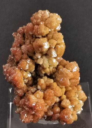 Vanadinite<br />Mibladen (distrito minero Mibladen), Midelt, Provincia Midelt, Región Drâa-Tafilalet, Marruecos<br />3 cm x 4,5 cm<br /> (Author: Enrique Llorens)