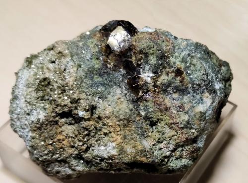 Vesuvianite<br />Monte Somma, Complesso Somma-Vesuvio, Ciudad metropolitana de Nápoles, Campania, Italia<br />73 mm x 48 mm. Main crystal: 14 mm x 7 mm. Mass (weight): 218 g<br /> (Author: Carles Millan)
