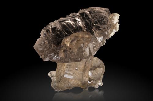 Quartz<br />Val Valley, Tujetsch (Tavetsch), Vorderrhein Valley, Grischun (Grisons; Graubünden), Switzerland<br />10 x 7 x 7 cm / main crystal: 9.2 cm<br /> (Author: MIM Museum)