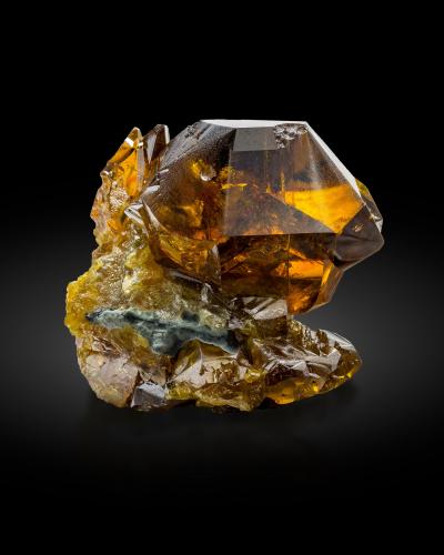 Sphalerite<br />Mina ZCA Pierrepont, Pierrepont, Condado St. Lawrence, New York, USA<br />5 x 4 x 4 cm / main crystal: 3.9 cm<br /> (Author: MIM Museum)