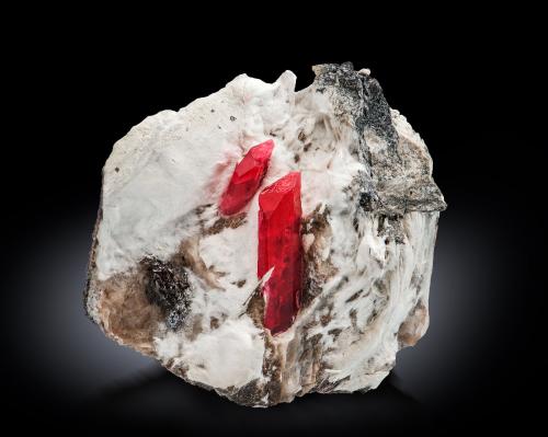 Rhodonite<br />Mina Morro da Mina, Conselheiro Lafaiete, Minas Gerais, Brasil<br />10.5 x 5 x 10 cm / main crystal: 4.8 cm<br /> (Author: MIM Museum)