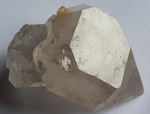 Quartz<br />Jinkouhe District, Leshan Prefecture, Sichuan Province, China<br />6,5 x 4,5 cm<br /> (Author: Volkmar Stingl)
