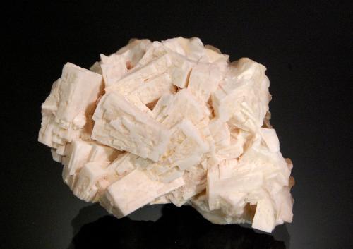 Baryte<br />Brukkaros Complex, Berseba, Keetmanshoop District, ǁKaras Region, Namibia<br />6.5 x 4.5 cm<br /> (Author: Michael Shaw)