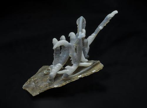 Quartz (variety chalcedony)<br />Yunusemre District, Manisa Province, Turkey<br />12.5 x 7.0 cm<br /> (Author: am mizunaka)