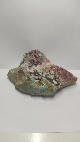Eritrina [Erythrite]<br />Mina La Encontrada, Los Tejares, Ítrabo-Molvízar, Comarca Costa Granadina, Granada, Andalucía, España<br />10x7 cm<br /> (Autor: panchito28)